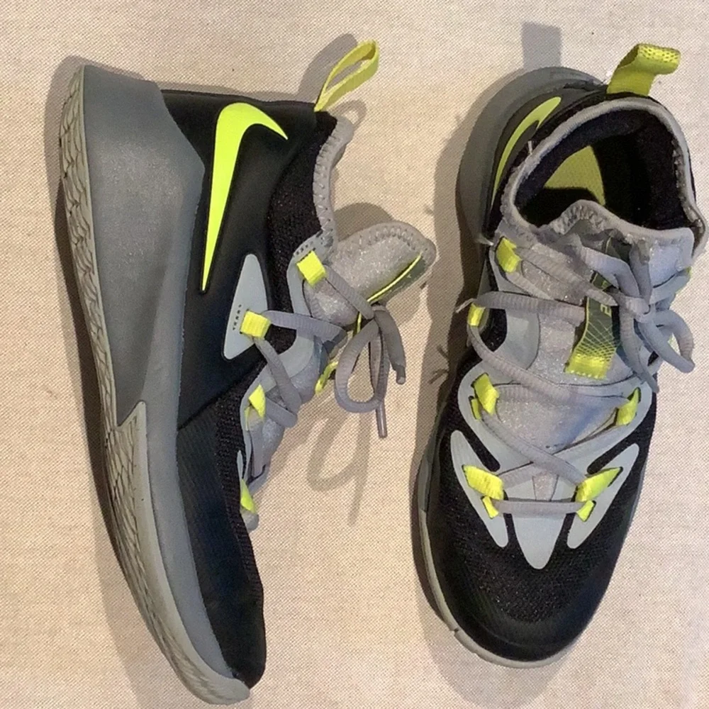 Nike: Basketball SHOES - Gray/Black/Neon Yellow - Future Court 2 Size 3.5Y
